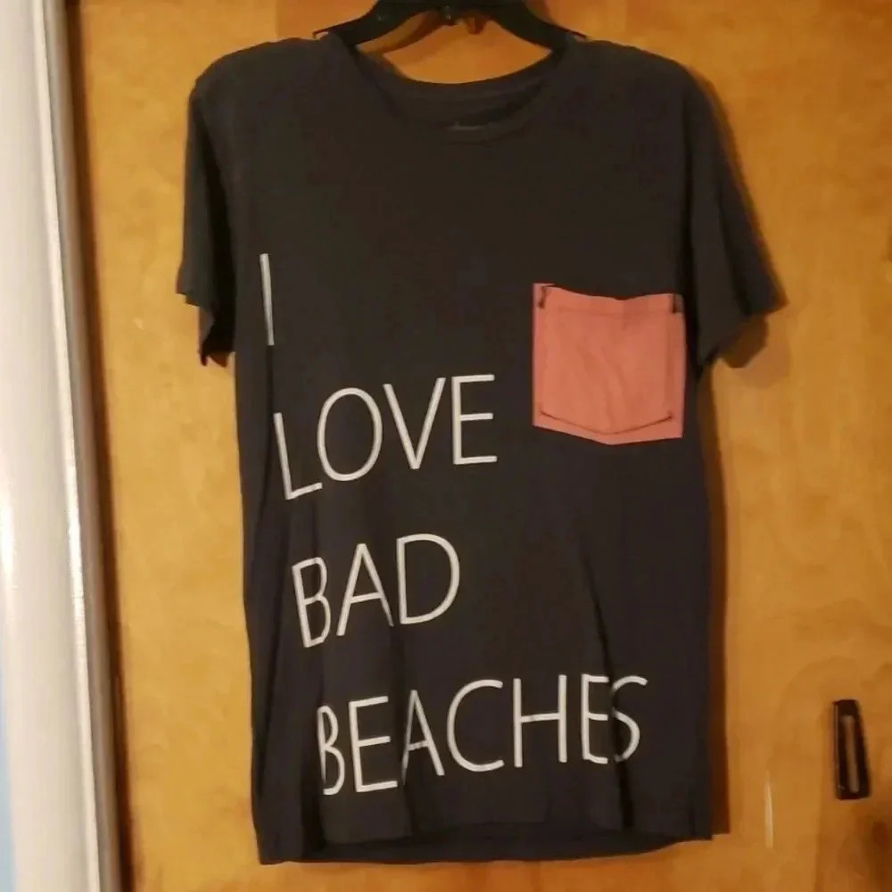 AMBSN SIZE SMALL. "I LOVE BAD BEACHES "